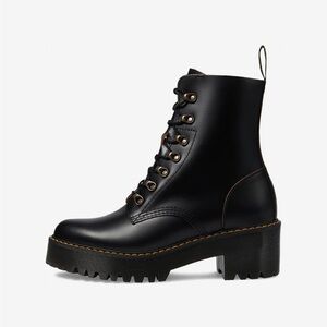 Dr. Martens
Leona 7 Hook Boot
Size women’s 9